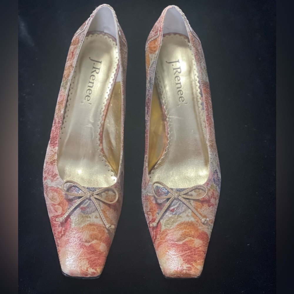 J. Renee’ Heels Genuine Beautiful Leather Muted Floral Sz 13M Worn 1x PERFECT